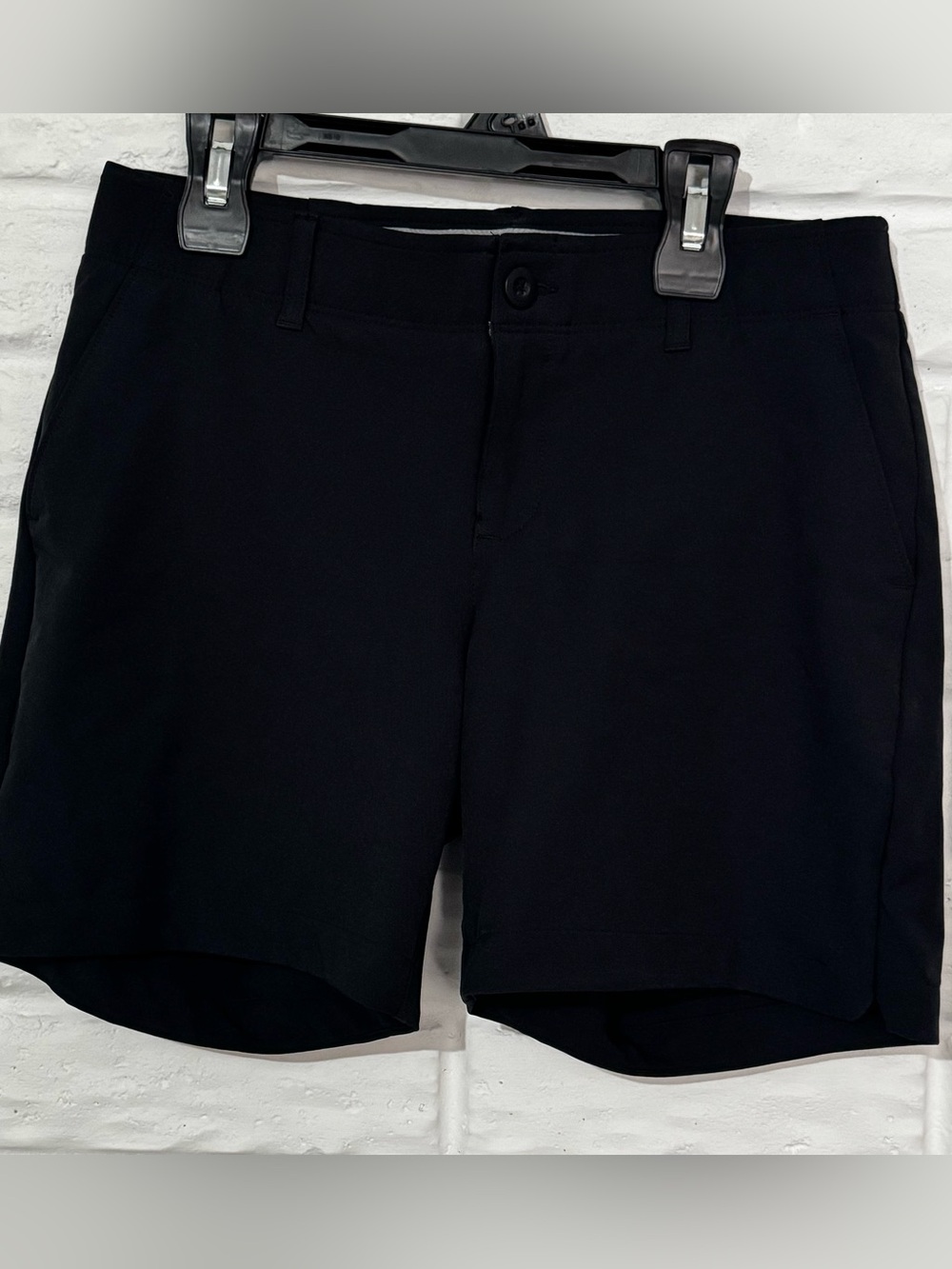 Under Armour Golf Shorts Womens 2 Black Fitted HeatGear Athletic Performance